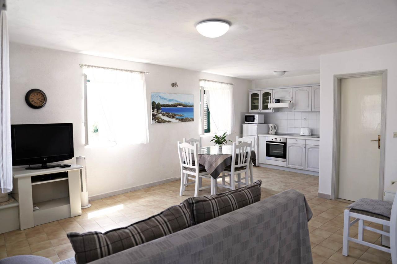 Pinta Apartments Lumbarda Exterior foto